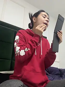 Snapshot of Kim_ev chatting on 10-17-25, 04:26 Kim ev online show from 10-17-25, 04:26