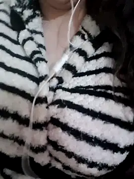 Snapshot of Zanoba-16 chatting on 03-20-25, 07:57 Zanoba-16 online show from 03-20-25, 07:57