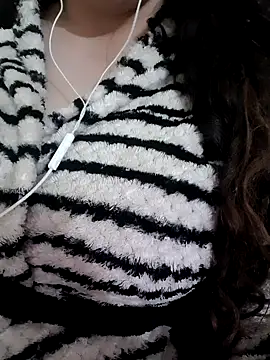 Snapshot of Zanoba-16 chatting on 03-22-25, 01:43 Zanoba-16 online show from 03-22-25, 01:43