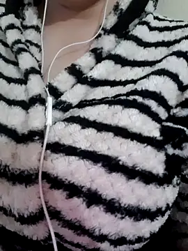 Snapshot of Zanoba-16 chatting on 03-22-25, 11:53 Zanoba-16 online show from 03-22-25, 11:53