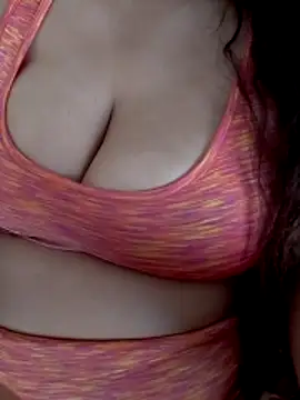 Snapshot of Zanoba-16 chatting on 10-31-25, 10:27 Zanoba-16 online show from 10-31-25, 10:27