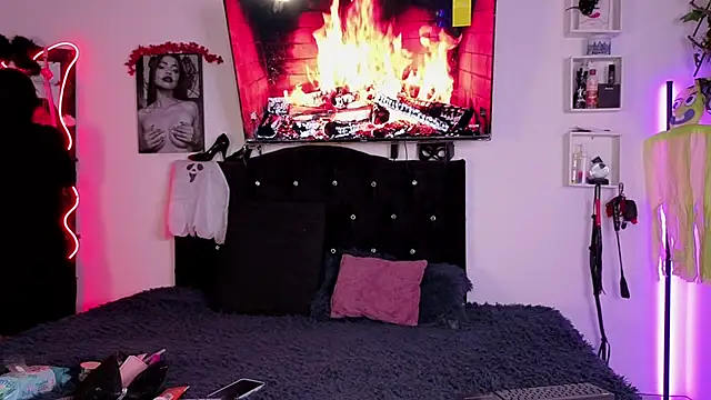 Alaia Asuka online show from 10-22-25, 12:11