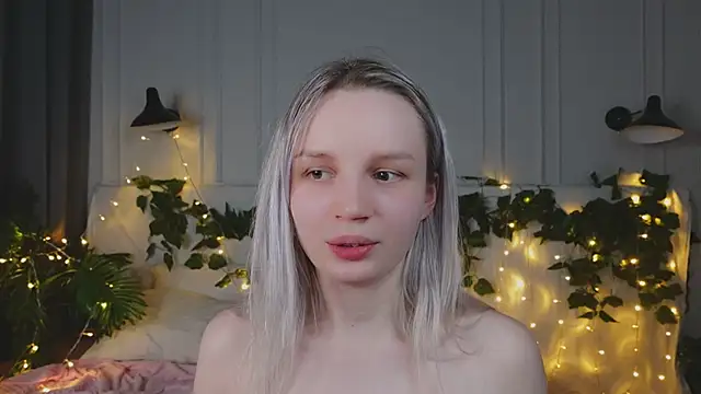 Beatrica Klein online show from 03-22-25, 02:03