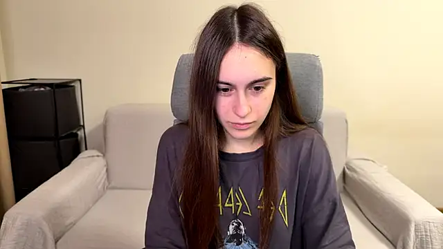 Snapshot of AliceKolltt chatting on 03-29-26, 07:36 AliceKolltt online show from 03-29-26, 07:36