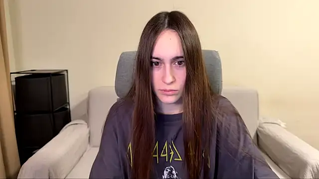 Snapshot of AliceKolltt chatting on 04-08-26, 08:20 AliceKolltt online show from 04-08-26, 08:20
