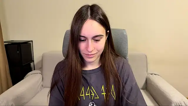 Snapshot of AliceKolltt chatting on 04-13-26, 07:41 AliceKolltt online show from 04-13-26, 07:41