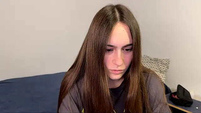 Snapshot of AliceKolltt chatting on 04-20-26, 08:32 AliceKolltt online show from 04-20-26, 08:32