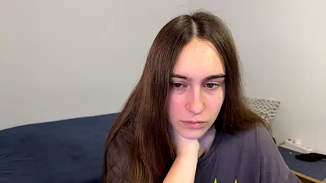 Snapshot of AliceKolltt chatting on 04-24-26, 09:28 AliceKolltt online show from 04-24-26, 09:28