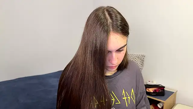 Snapshot of AliceKolltt chatting on 05-18-26, 07:31 AliceKolltt online show from 05-18-26, 07:31