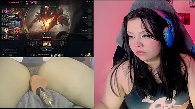 Snapshot of crystal7u7 chatting on 01-17-25, 03:34 crystal7u7 online show from 01-17-25, 03:34