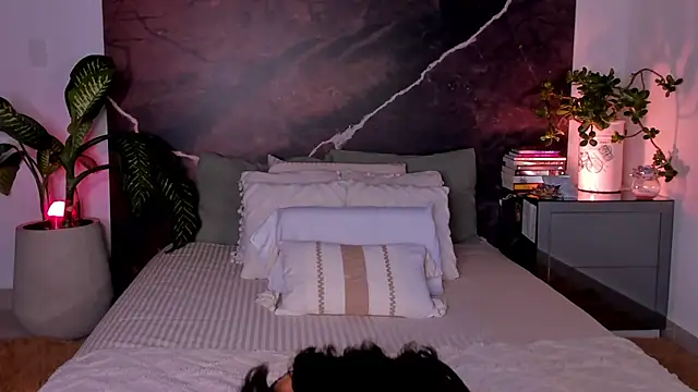 EmaSaenz online show from 09-16-25, 09:05