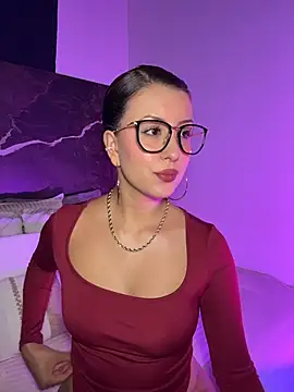 EmaSaenz online show from 10-11-25, 09:13