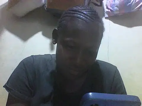 Snapshot of Queen_lady chatting on 09-19-25, 04:14 Queen lady online show from 09-19-25, 04:14