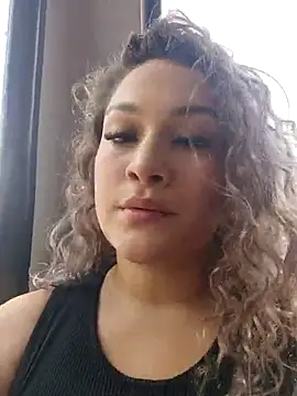 Sara smiiith211 online show from 02-11-26, 03:28