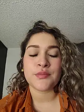 Sara smiiith211 online show from 05-03-26, 11:22