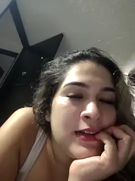 Sara smiiith211 online show from 05-08-26, 10:26