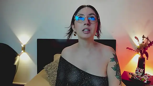Emilywatsonn online show from 12-24-24, 11:49