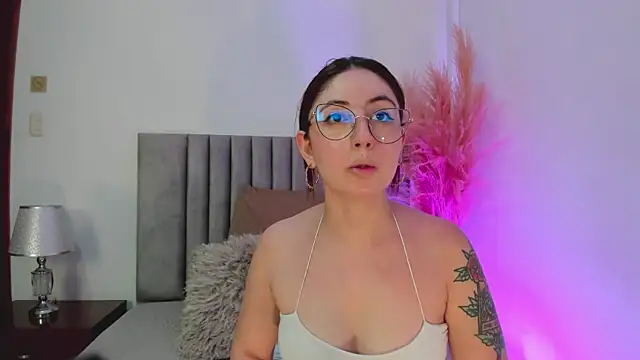 Emilywatsonn online show from 12-28-24, 12:13
