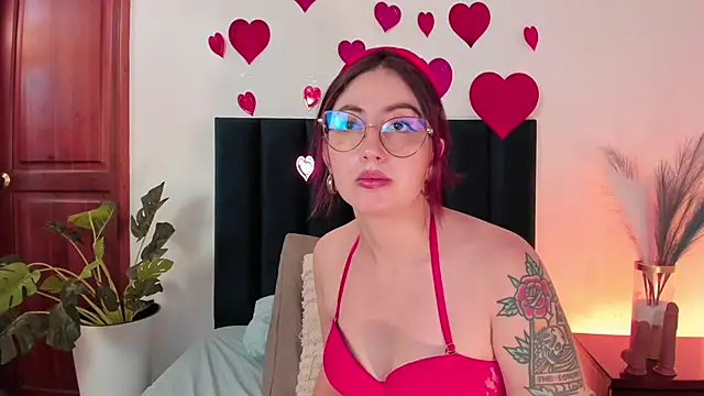 Emilywatsonn online show from 02-14-25, 02:44