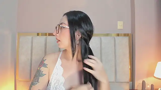 Emilywatsonn online show from 03-12-26, 12:28