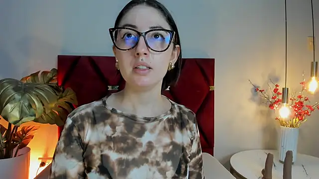 Emilywatsonn online show from 05-09-26, 12:38