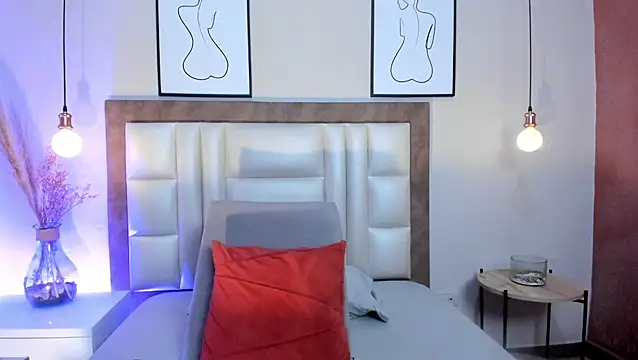 Emilywatsonn online show from 06-08-26, 12:16