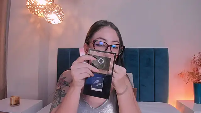 Emilywatsonn online show from 06-17-26, 01:30