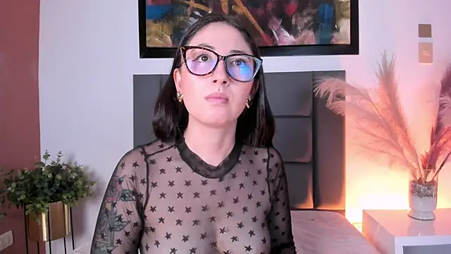Emilywatsonn online show from 06-18-26, 12:22