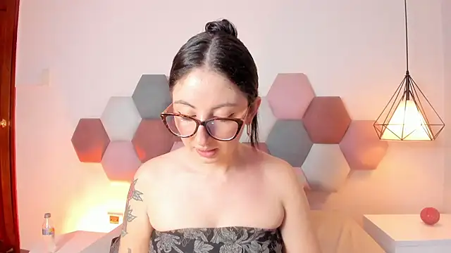 Emilywatsonn online show from 06-26-26, 12:26