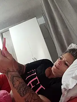 Snapshot of marcialoira chatting on 01-15-25, 11:00 marcialoira online show from 01-15-25, 11:00