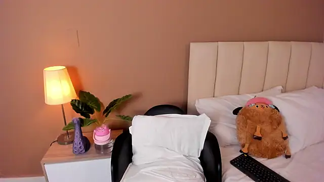 AngelPhoeniix  online show from 01-20-25, 10:04