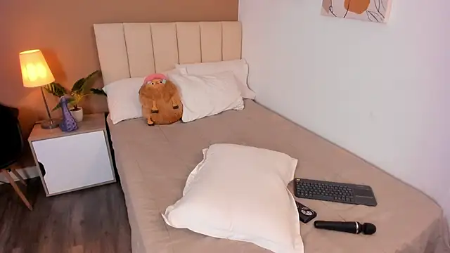 AngelPhoeniix  online show from 02-07-25, 12:09