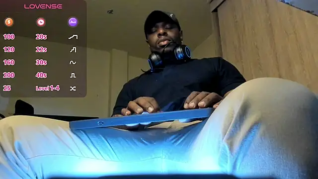 Snapshot of thomas_santtos1 chatting on 07-17-26, 02:45 thomas santtos1 online show from 07-17-26, 02:45