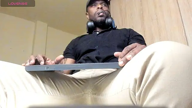 Snapshot of thomas_santtos1 chatting on 08-03-26, 12:43 thomas santtos1 online show from 08-03-26, 12:43