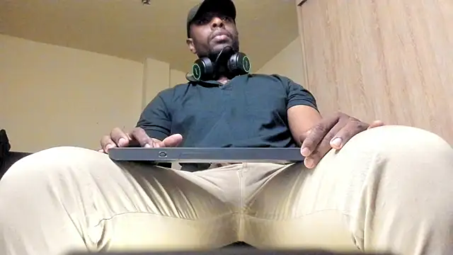 Snapshot of thomas_santtos1 chatting on 08-08-26, 03:03 thomas santtos1 online show from 08-08-26, 03:03