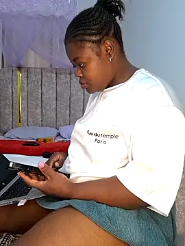 Snapshot of catehorny chatting on 09-27-25, 07:13 catehorny online show from 09-27-25, 07:13