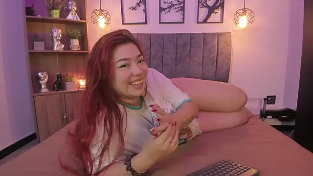 Snapshot of Andy_and_emma chatting on 12-16-24, 03:43 Andy and emma online show from 12-16-24, 03:43