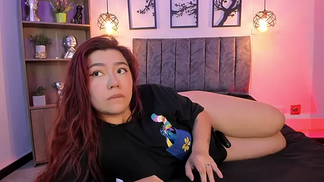 Snapshot of Andy_and_emma chatting on 02-01-25, 03:50 Andy and emma online show from 02-01-25, 03:50