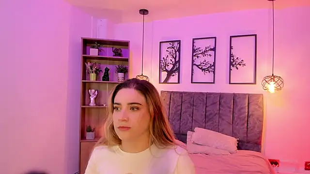 Snapshot of Andy_and_emma chatting on 03-15-25, 12:34 Andy and emma online show from 03-15-25, 12:34