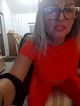 Snapshot of Tinuus chatting on 11-10-25, 07:46 Tinuus online show from 11-10-25, 07:46