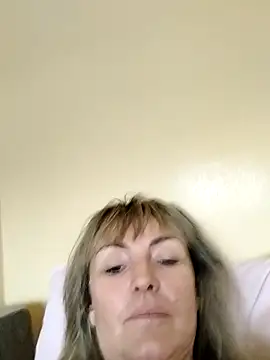 Snapshot of Tinuus chatting on 11-14-25, 12:59 Tinuus online show from 11-14-25, 12:59