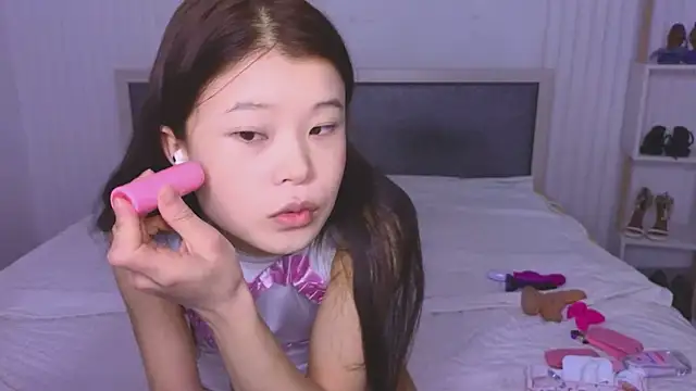 Tina Kim  online show from 01-22-25, 04:34