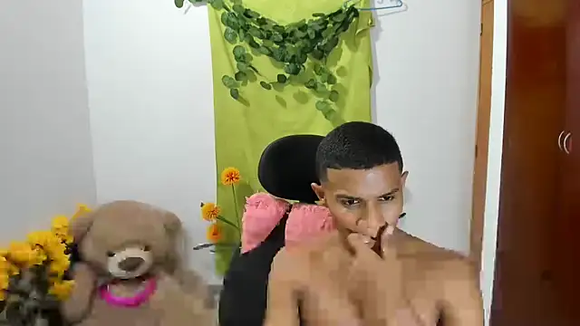 Snapshot of corzoethan chatting on 02-06-25, 11:15 corzoethan online show from 02-06-25, 11:15