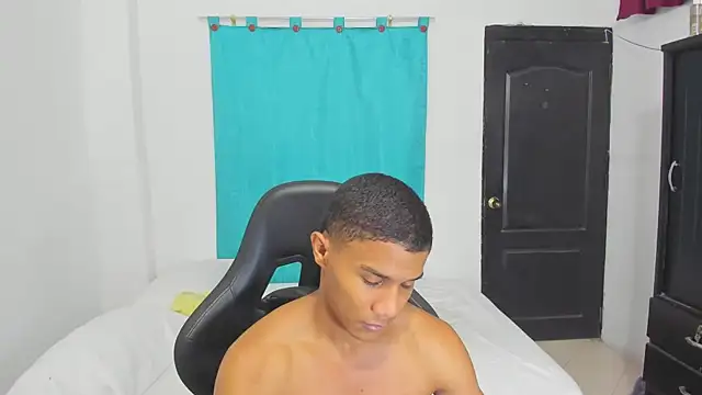 Snapshot of corzoethan chatting on 09-12-25, 12:00 corzoethan online show from 09-12-25, 12:00