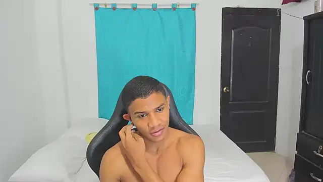 Snapshot of corzoethan chatting on 09-14-25, 11:15 corzoethan online show from 09-14-25, 11:15