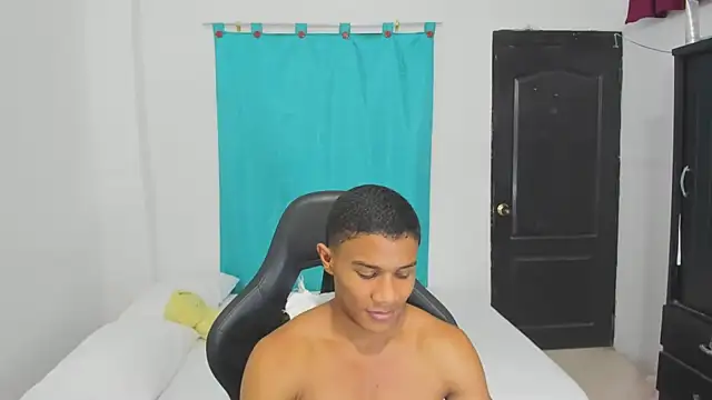 Snapshot of corzoethan chatting on 09-15-25, 11:16 corzoethan online show from 09-15-25, 11:16