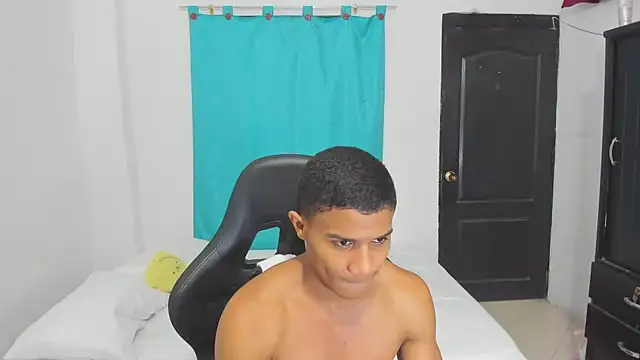 Snapshot of corzoethan chatting on 09-17-25, 11:06 corzoethan online show from 09-17-25, 11:06