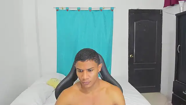 Snapshot of corzoethan chatting on 09-18-25, 10:45 corzoethan online show from 09-18-25, 10:45