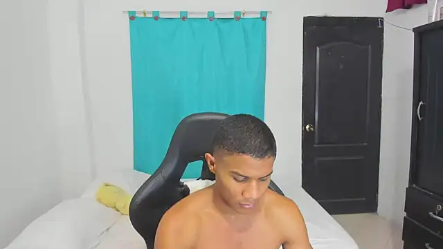 Snapshot of corzoethan chatting on 09-24-25, 01:20 corzoethan online show from 09-24-25, 01:20