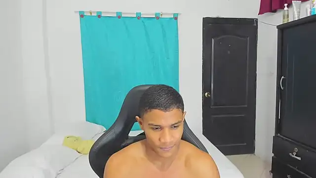 Snapshot of corzoethan chatting on 10-01-25, 11:33 corzoethan online show from 10-01-25, 11:33